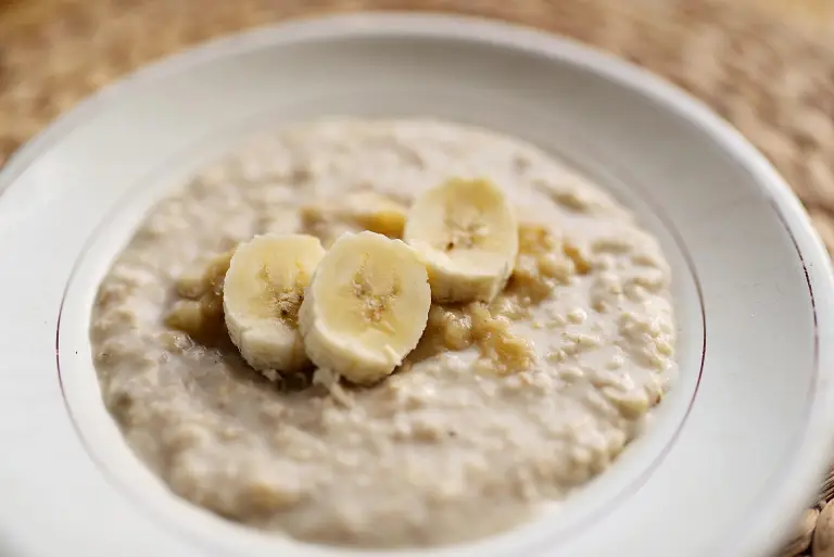 Fotos eines Getreidebreis mit Bananen: Ernährungsberatung gemäß der TCM