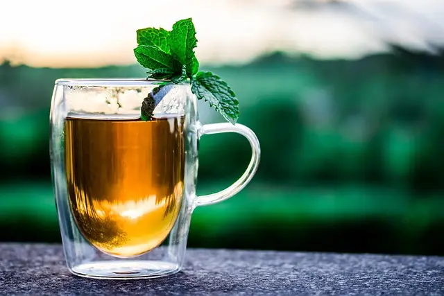 Foto eines Glases Tee: Frühstück gemäß TCM-Ernährungsberatung